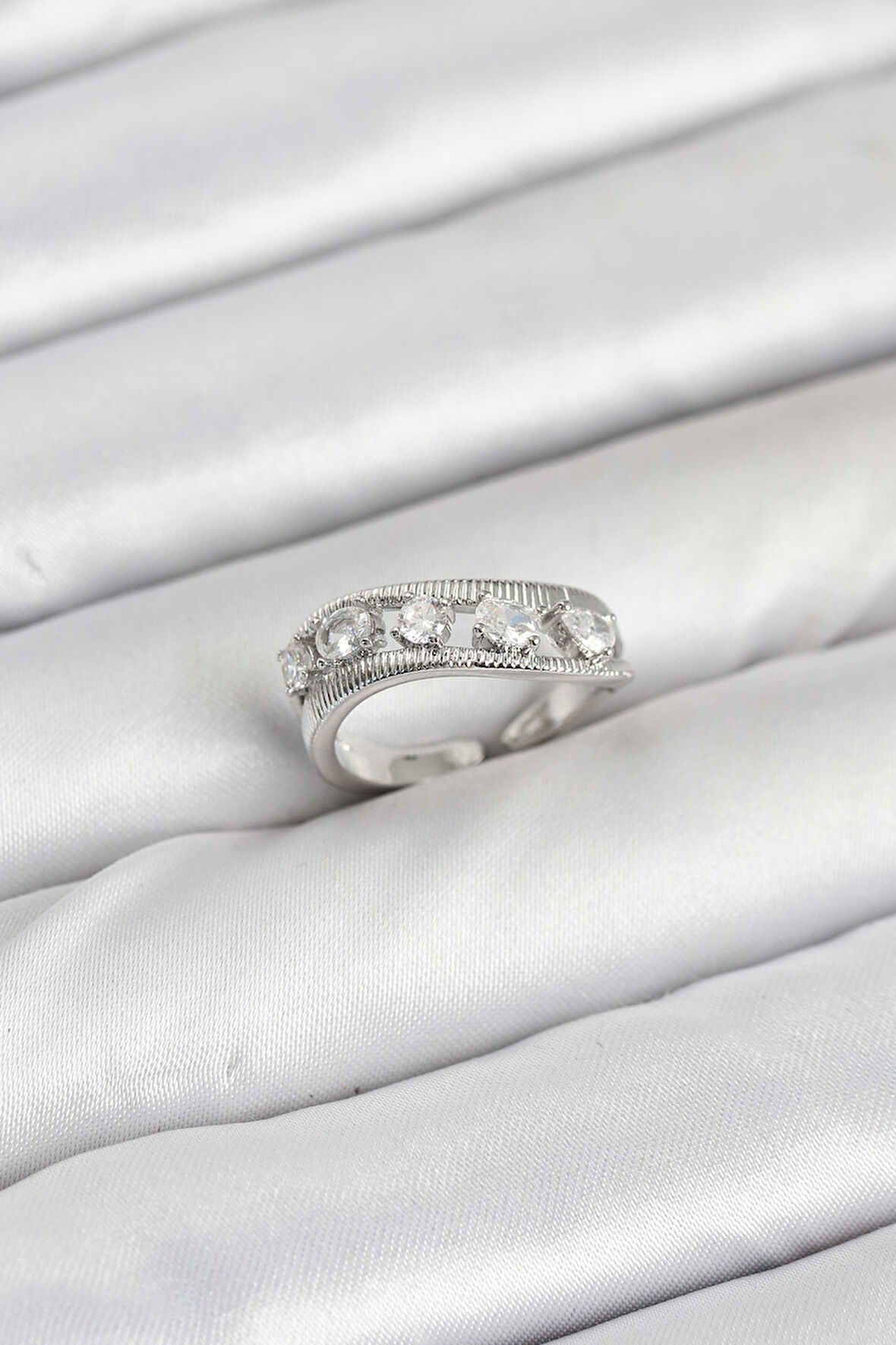 Pirinç Gümüş Renk Zirkon Taşlı Kadın Yüzük - TJ-BYK3873