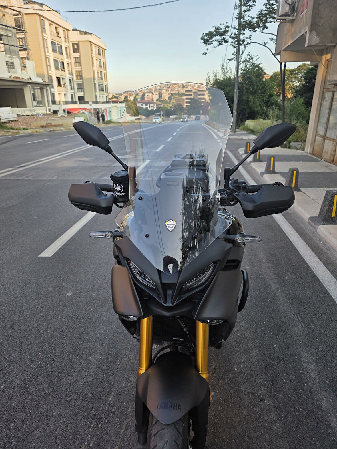 MOTOCAM Yamaha Tracer 900 Siperlik Ön Cam 2023-2025 Model 61cm Şeffaf Renkli 4mm Uzun