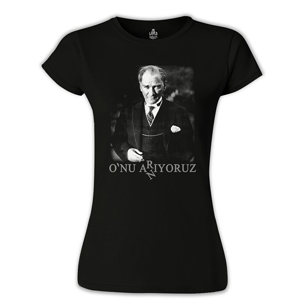 Atatürk - Onu Arıyoruz. Anıyoruz Siyah Bayan Tshirt