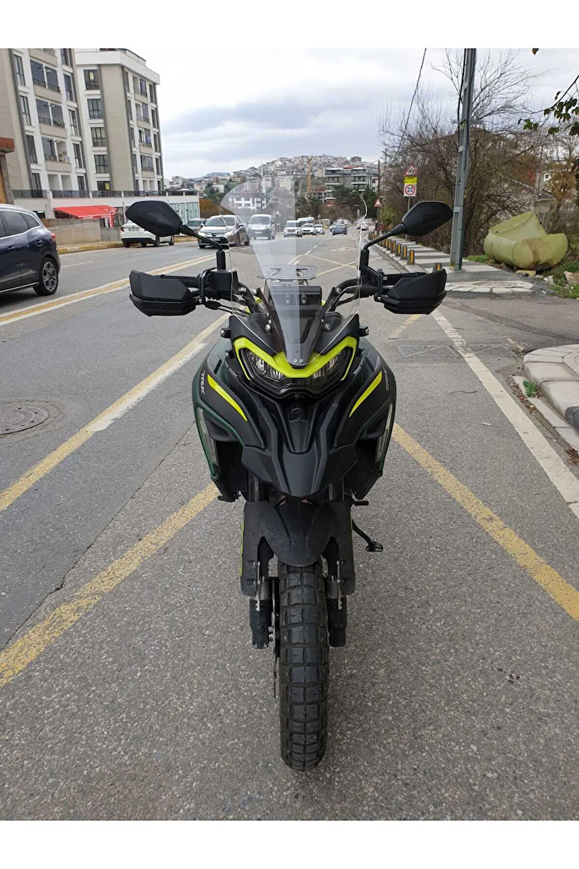 Benelli TRK 702 X Siperlik Ön Cam 2024 Model 51cm Şeffaf Renkli 4mm 2. TASARIM