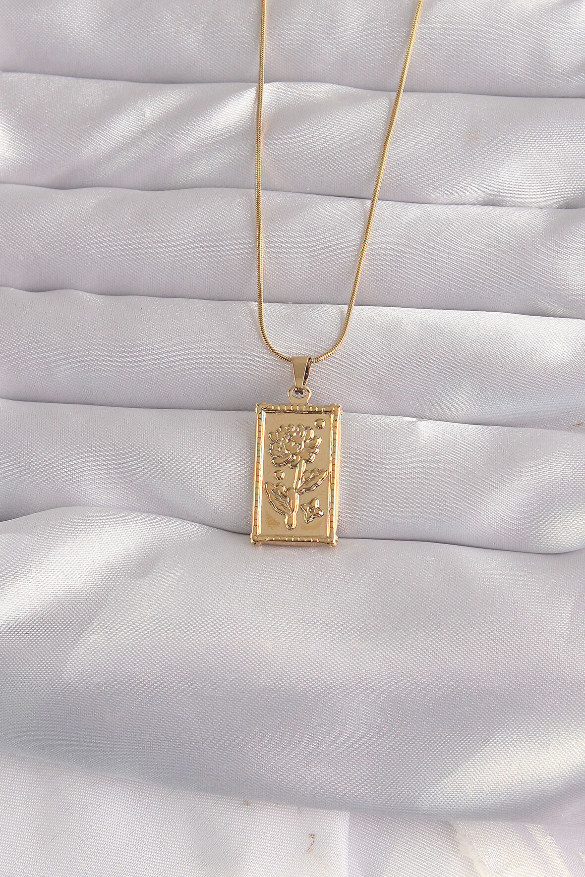 316L Çelik Gold Renk Çiçek Model Vintage Kolye