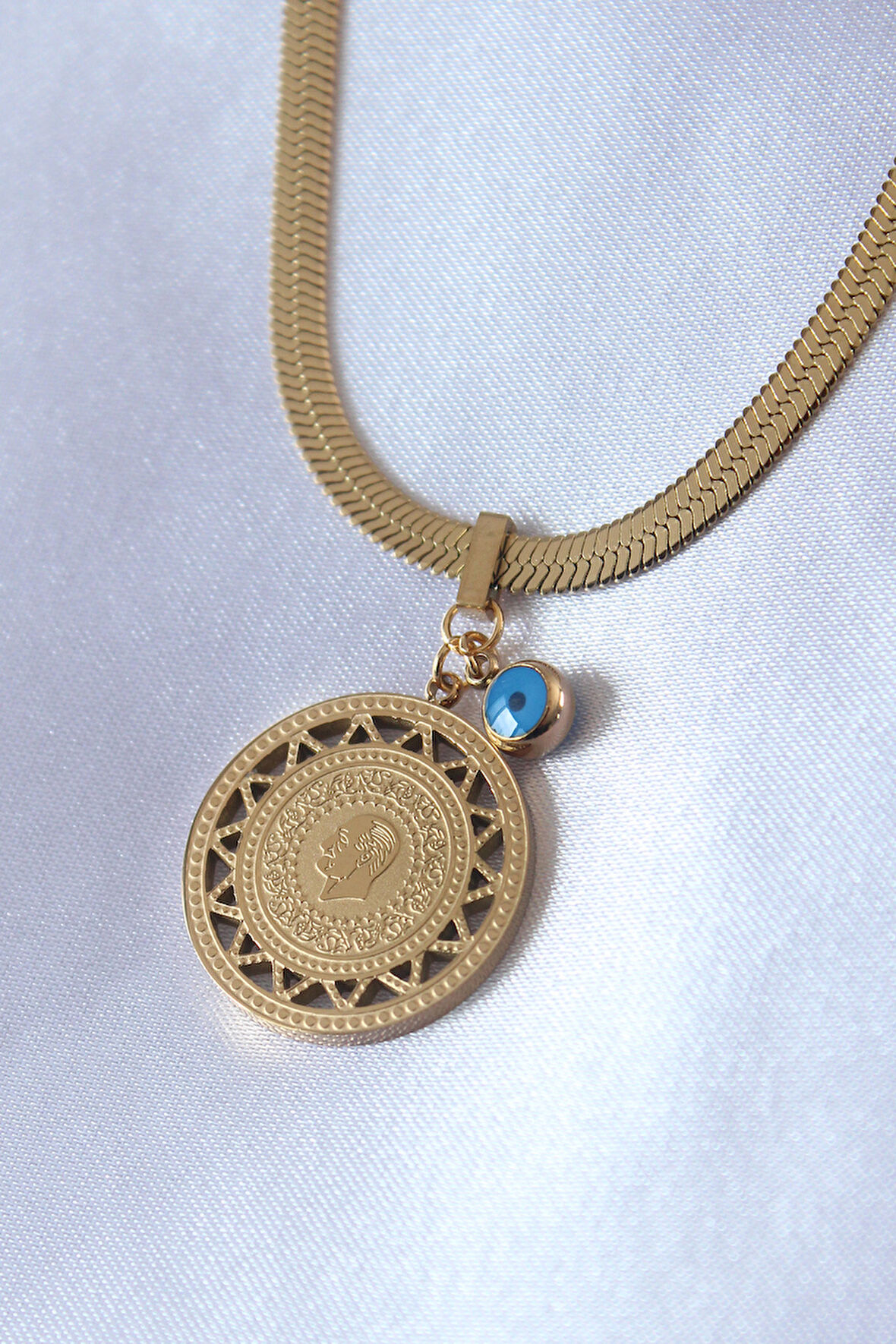 316L Çelik Gold Renk İtalyan Zincir Model Atatürk İşleme Nazar Boncuk Detay Kadın Kolye