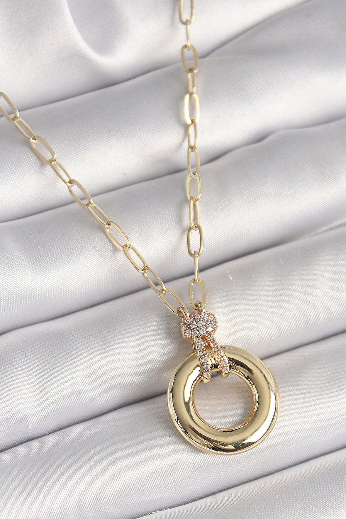 Pirinç Gold Renk Zirkon Taş Detaylı Madalyon Model Kadın Kolye