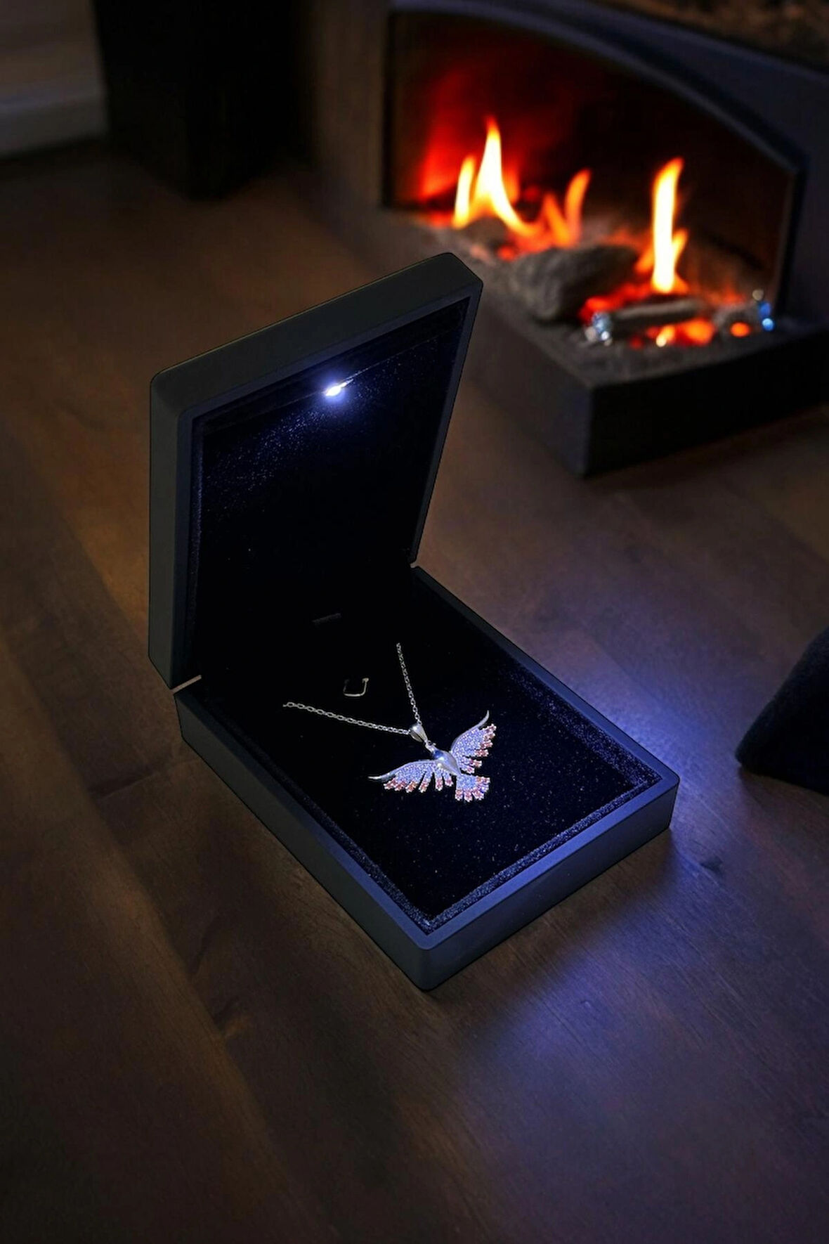 925 Ayar Gümüş Zümrüdü Anka Kuşu Gümüş Kadın Kolye (IŞIKLI KUTU)