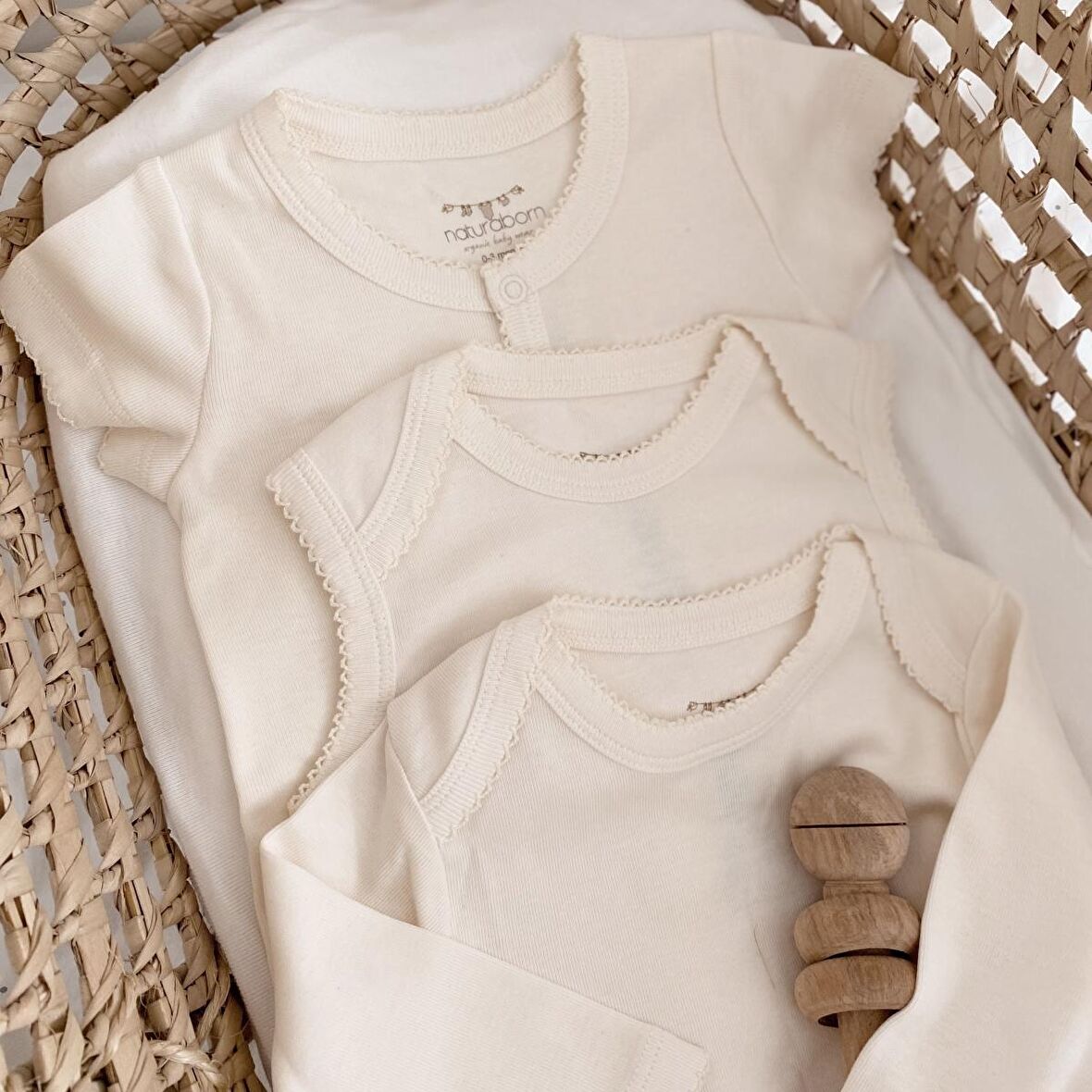 Naturaborn GOTS Organik Sertifikalı Kroşetalı Kolsuz Bebek Body