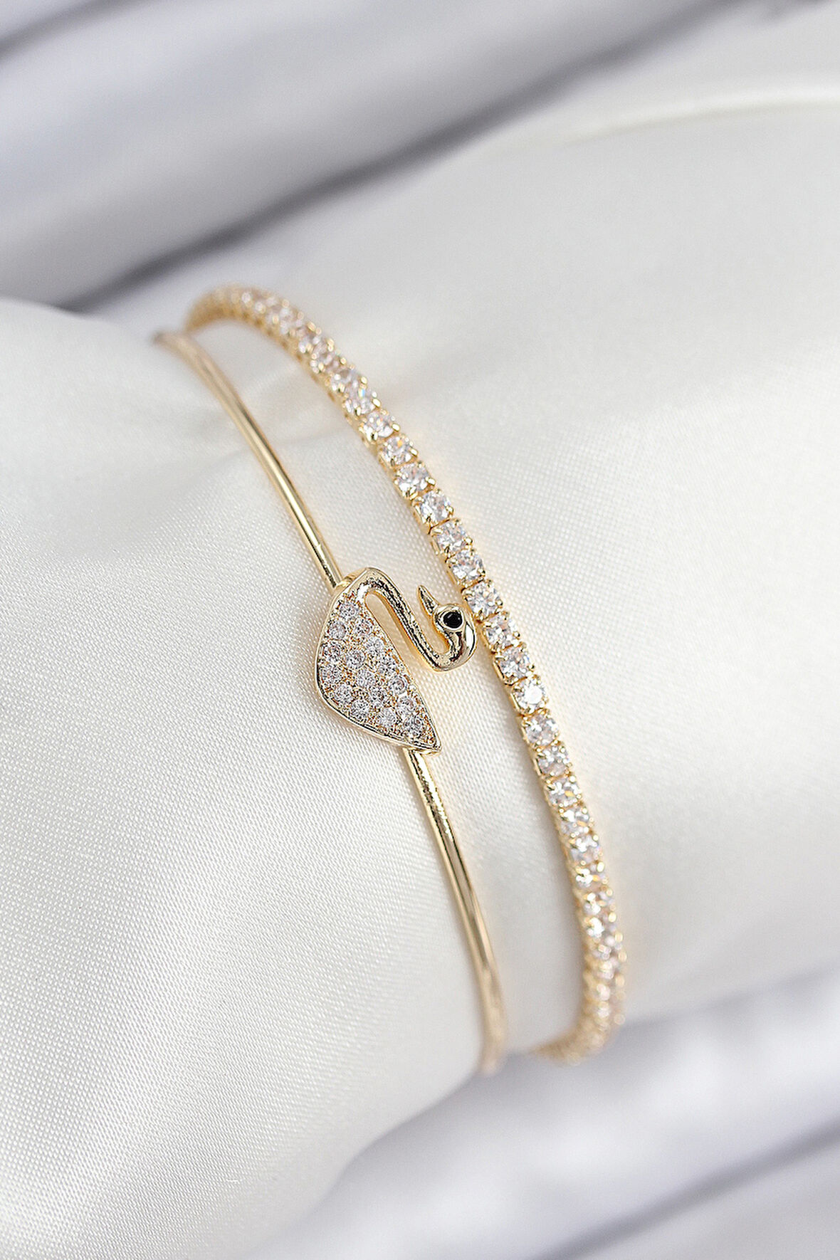 Pirinç Zirkon Taşlı Kuğu Model Gold Renk Kadın Bileklik - TJ-BB7889