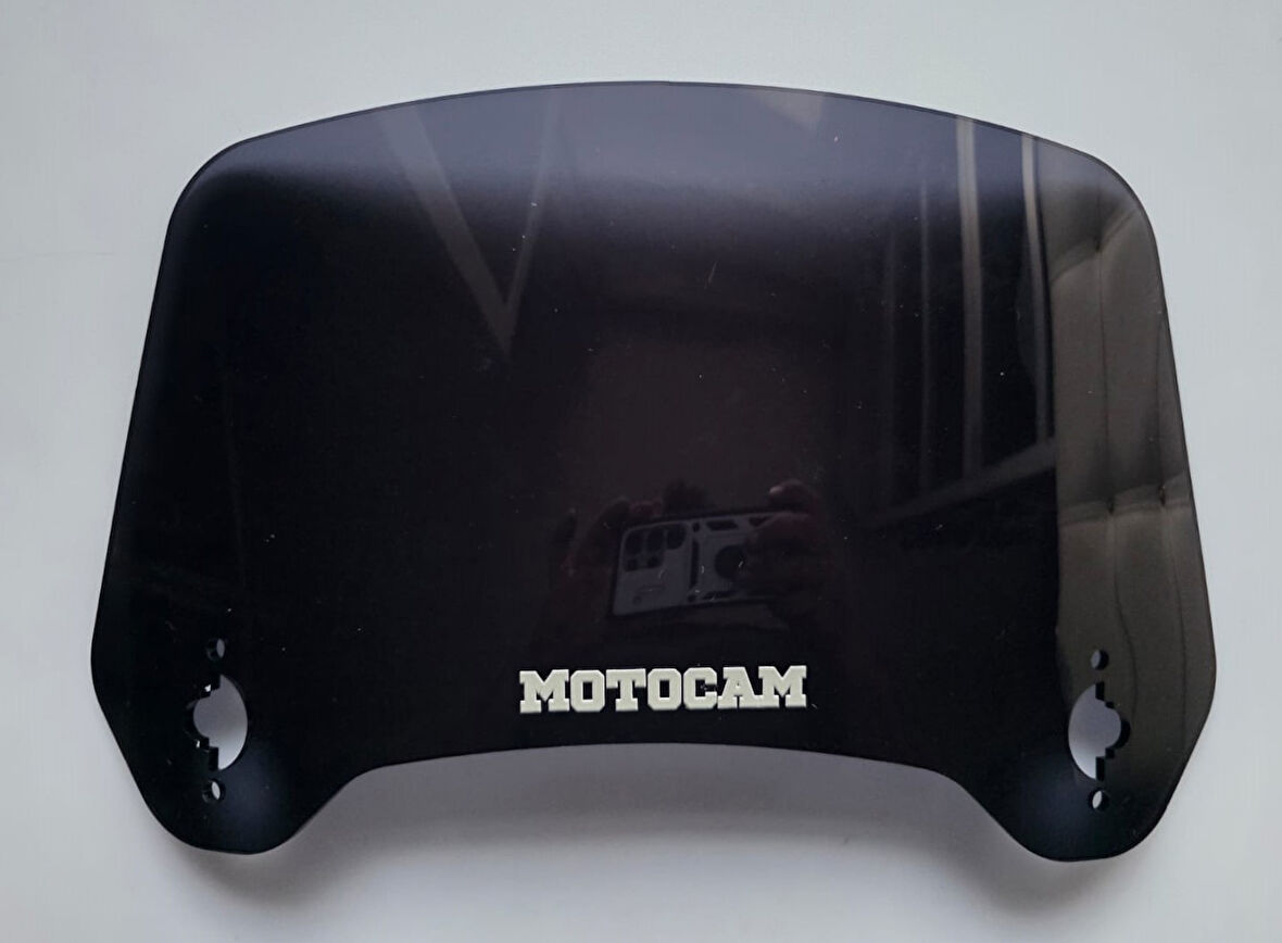 MOTOCAM Rüzgar Saptırıcı Deflektör Camı 3 Delikli 35x18cm Tırtıklı Siyah Renkli   (APARATSIZDIR)