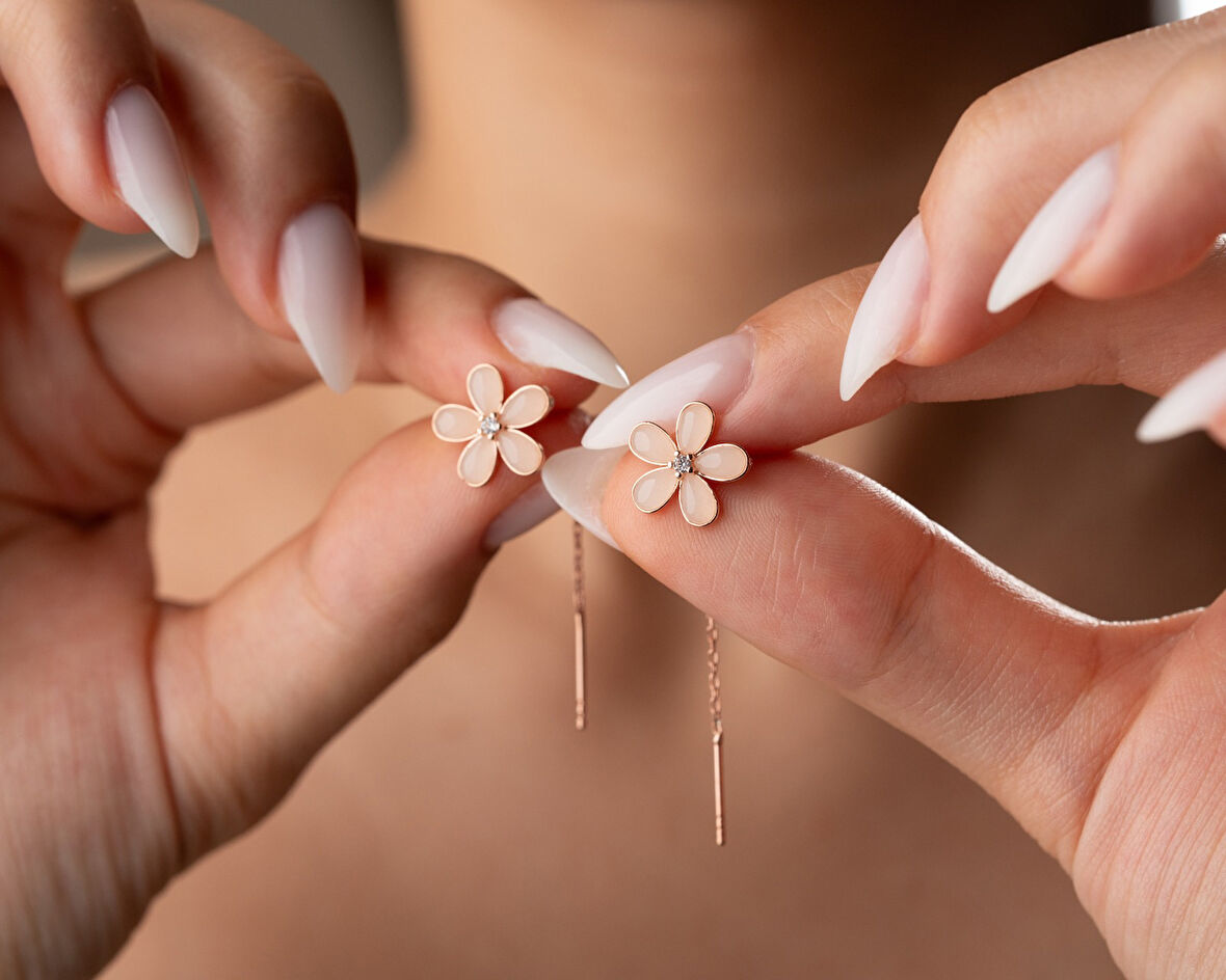 925 Ayar Papatya silver sallantılı papatya küpe.rose.gold.rodaj