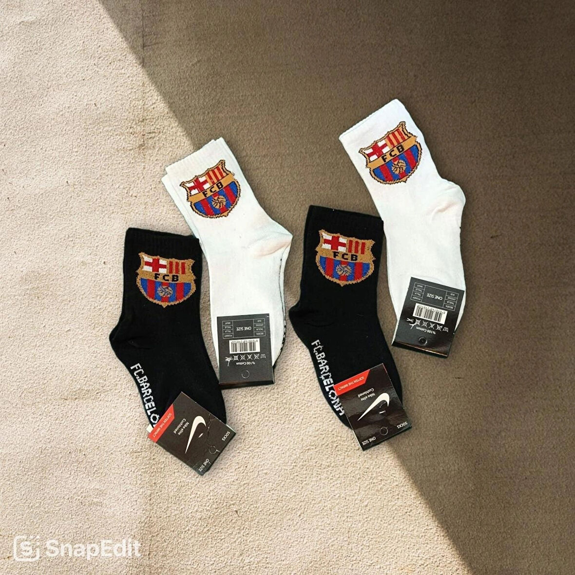 Spor çorap Siyah ve Beyaz Futbol Taraftar Baskılı 4 Çift Barcelona