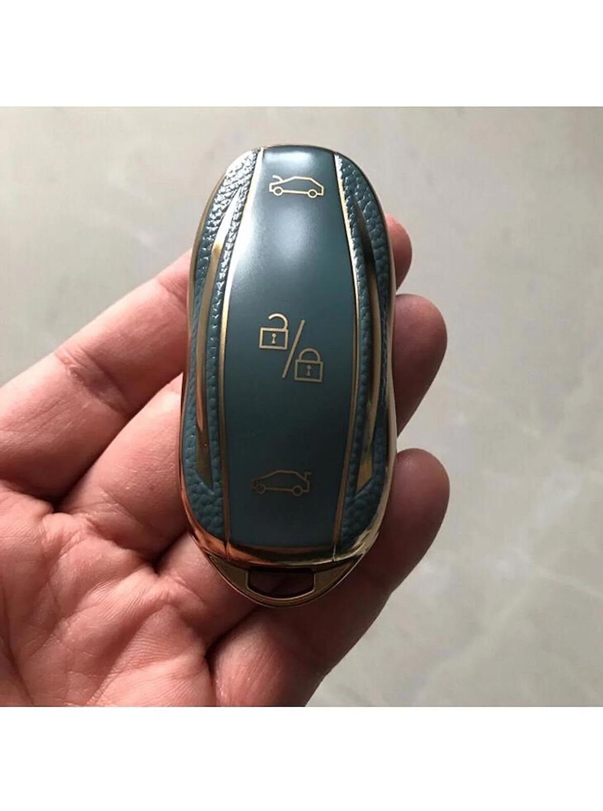 TESLA MODEL Y TİPİ ANAHTAR KORUMA KILIFI GRİ-GOLD LÜTFEN UYUMLU ANAHTAR MODELİNE BAKINIZ