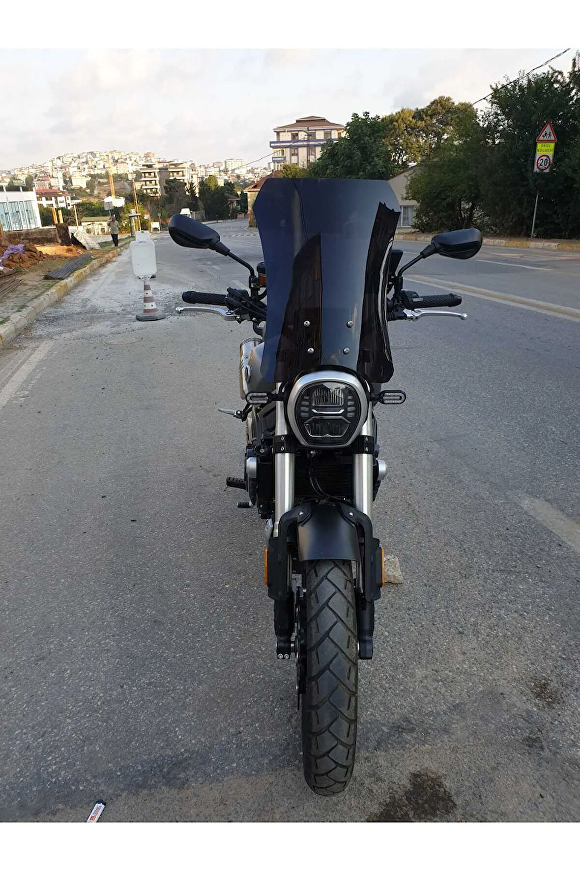 Voge ACX 525 Siperlik Ön Cam 2023 2024 Model 58cm Siyah Renkli 4mm