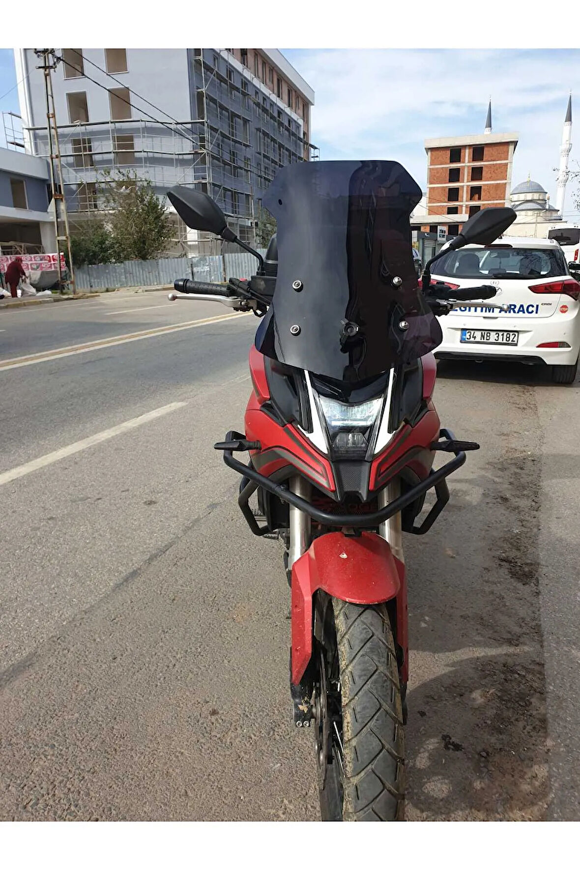 Voge DS 500 Siperlik Ön Cam 2021 2024 Model 55cm Siyah Renkli 4mm