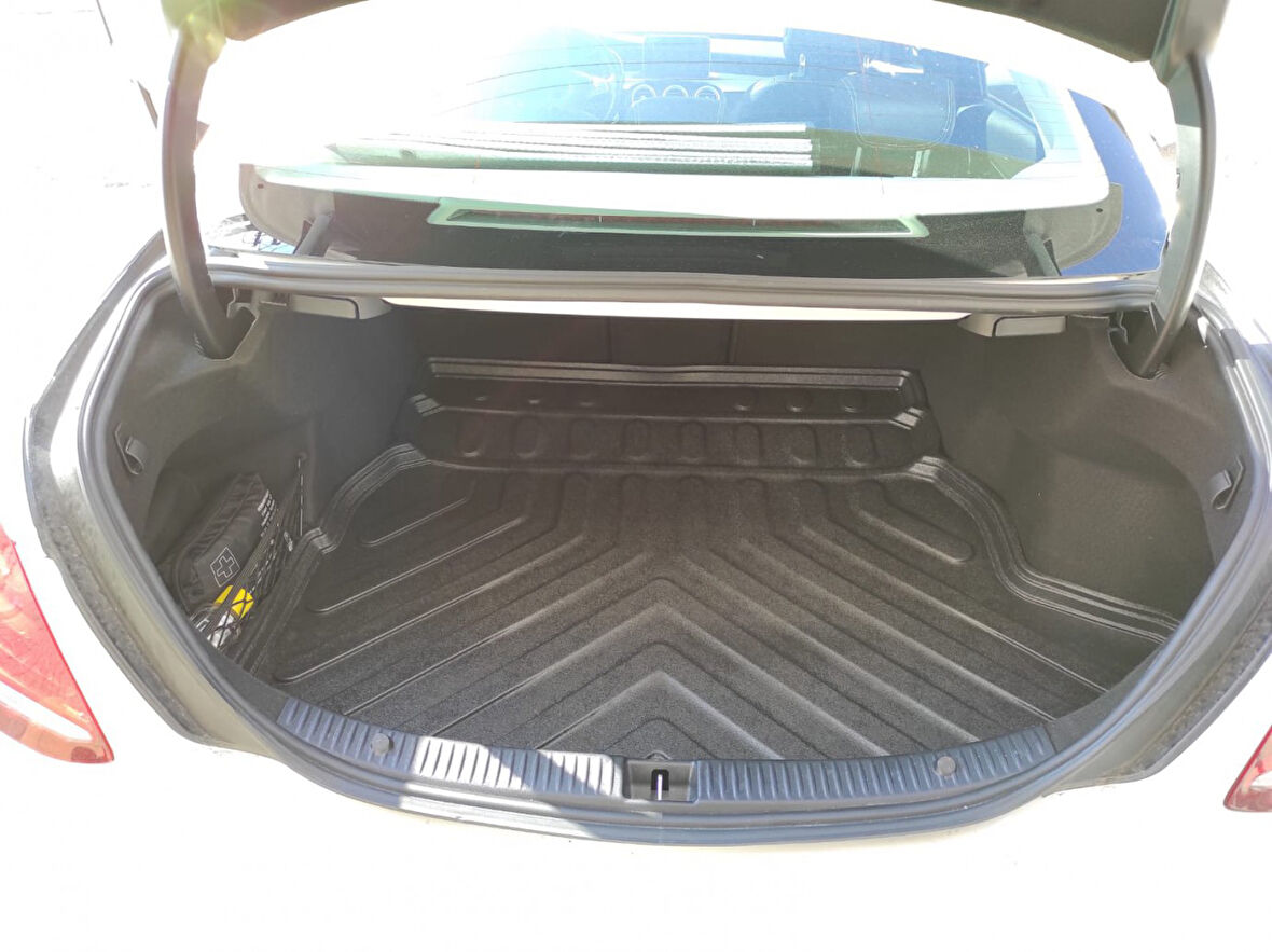 Mercedes C Serisi Sedan W205 Rampalı ve Kulaklı Bagaj Havuzu 2014-2021 Arası