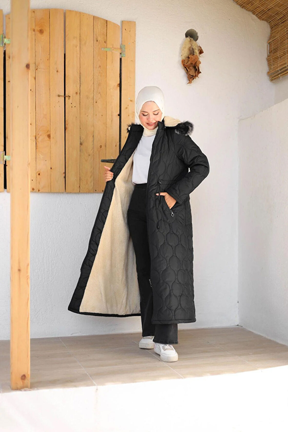 Kadın Tam Kürklü Kapüşonlu Kapitone Mont