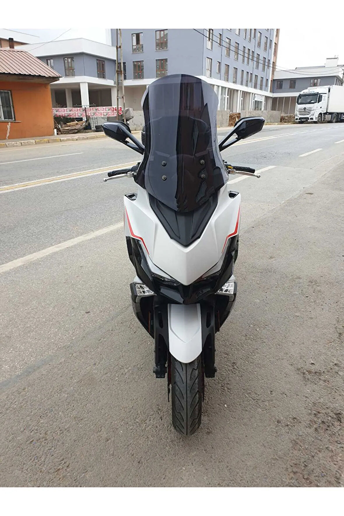 Kymco Xciting VS 400 Siperlik Ön Cam 2023 2024 Model 66cm Siyah Renkli 4mm