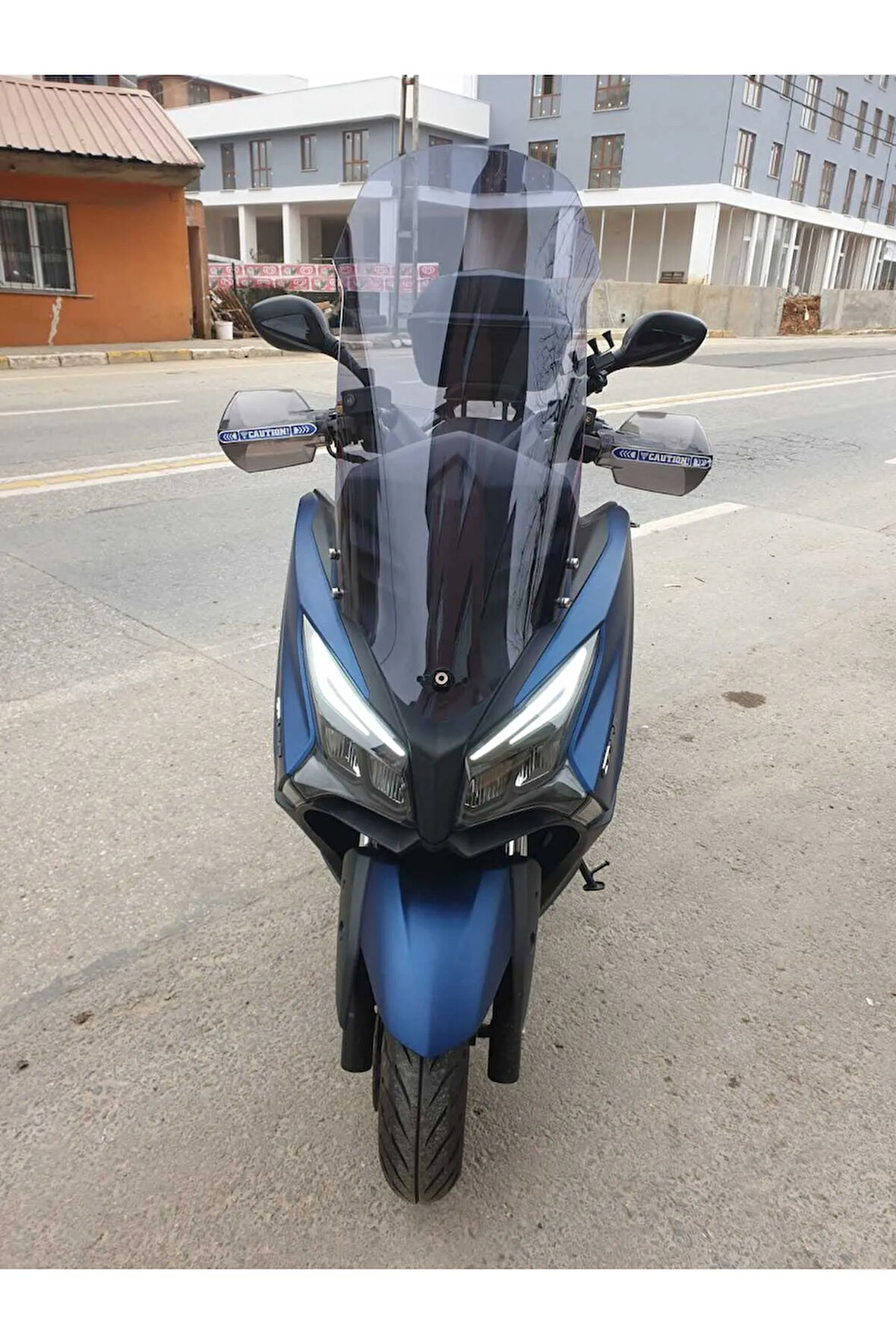 Kymco Xtown 250 İ Siperlik Ön Cam 2020 2024 Model 83cm Açıkfüme Renkli 4mm UZUN CAM