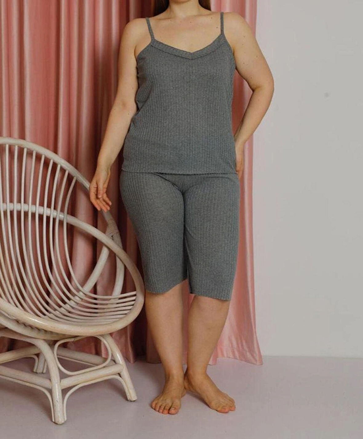 KADIN Büyük Beden İp Askılı Bluz ve Kapri Alt Üst Pijama Takımı