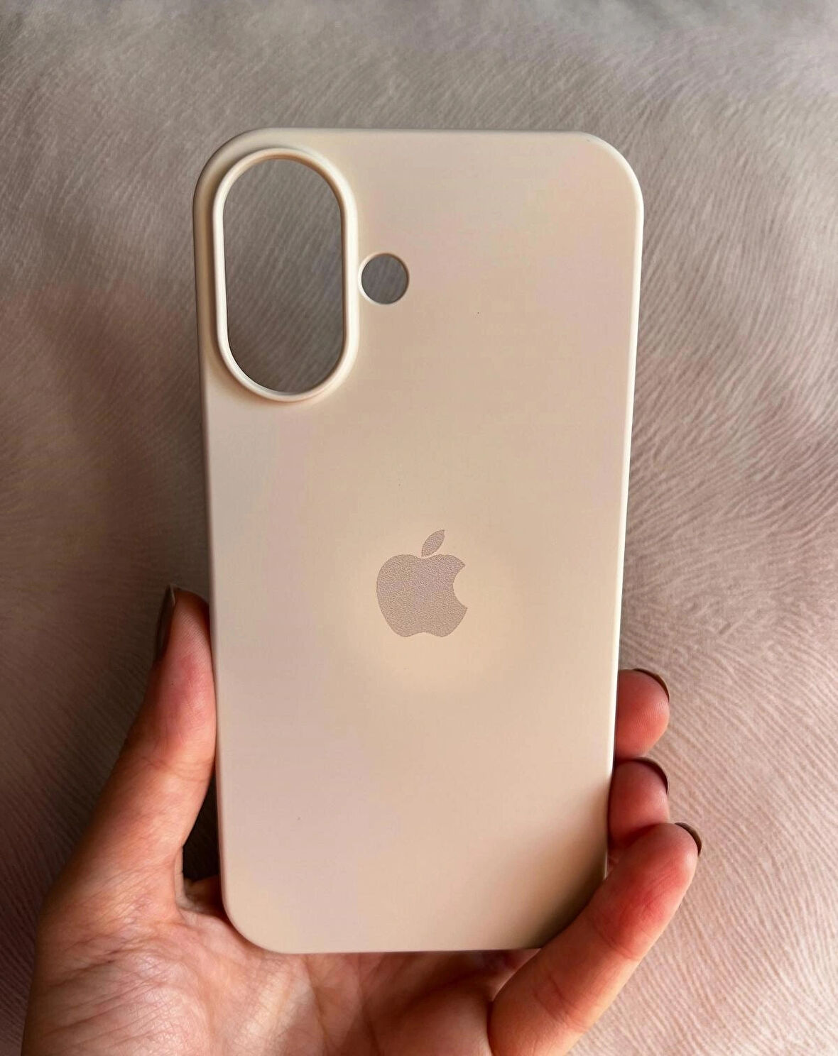 iPhone 16 İçi Kadife Logolu Silikon Lansman Kılıf