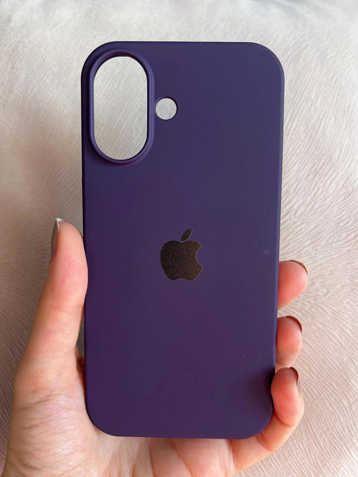 iPhone 16 İçi Kadife Logolu Silikon Lansman Kılıf