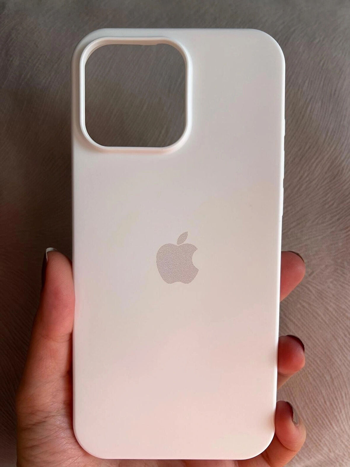 iPhone 16 PRO İçi Kadife Logolu Silikon Lansman Kılıf