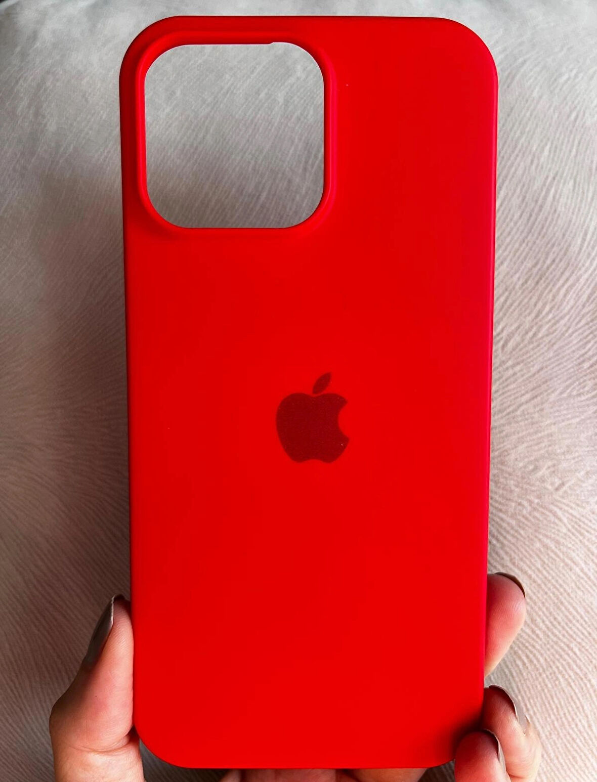 iPhone 16 PRO İçi Kadife Logolu Silikon Lansman Kılıf