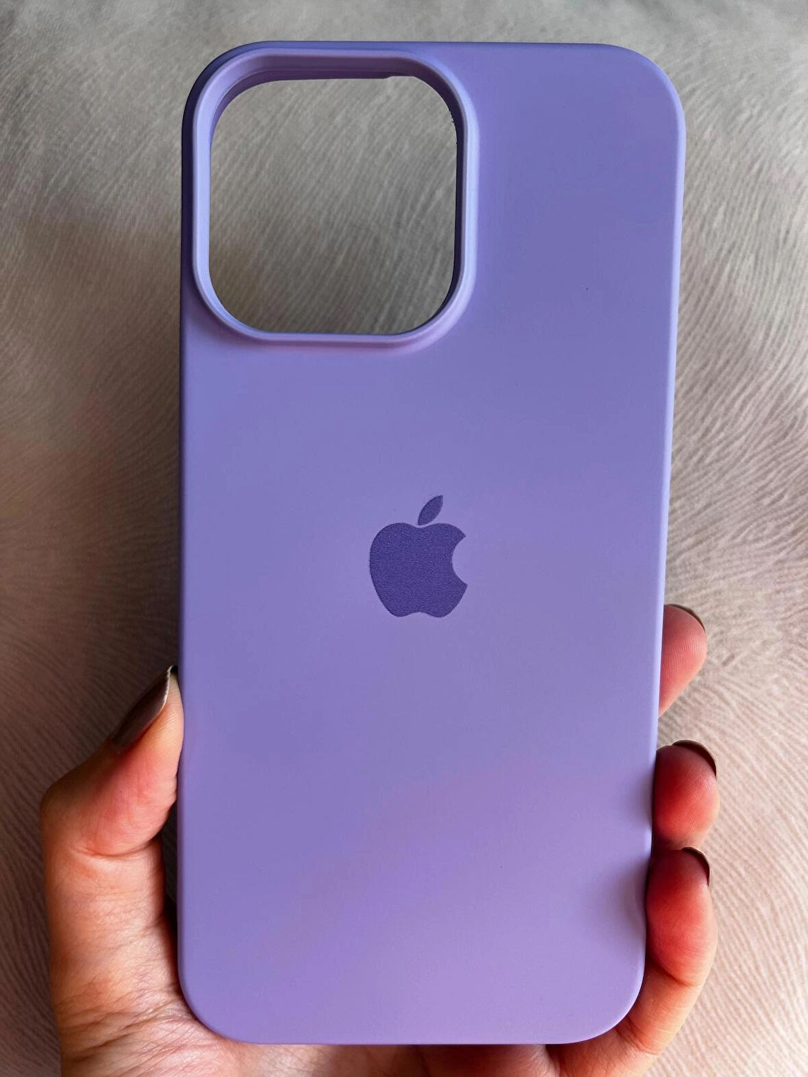 iPhone 16 PRO İçi Kadife Logolu Silikon Lansman Kılıf