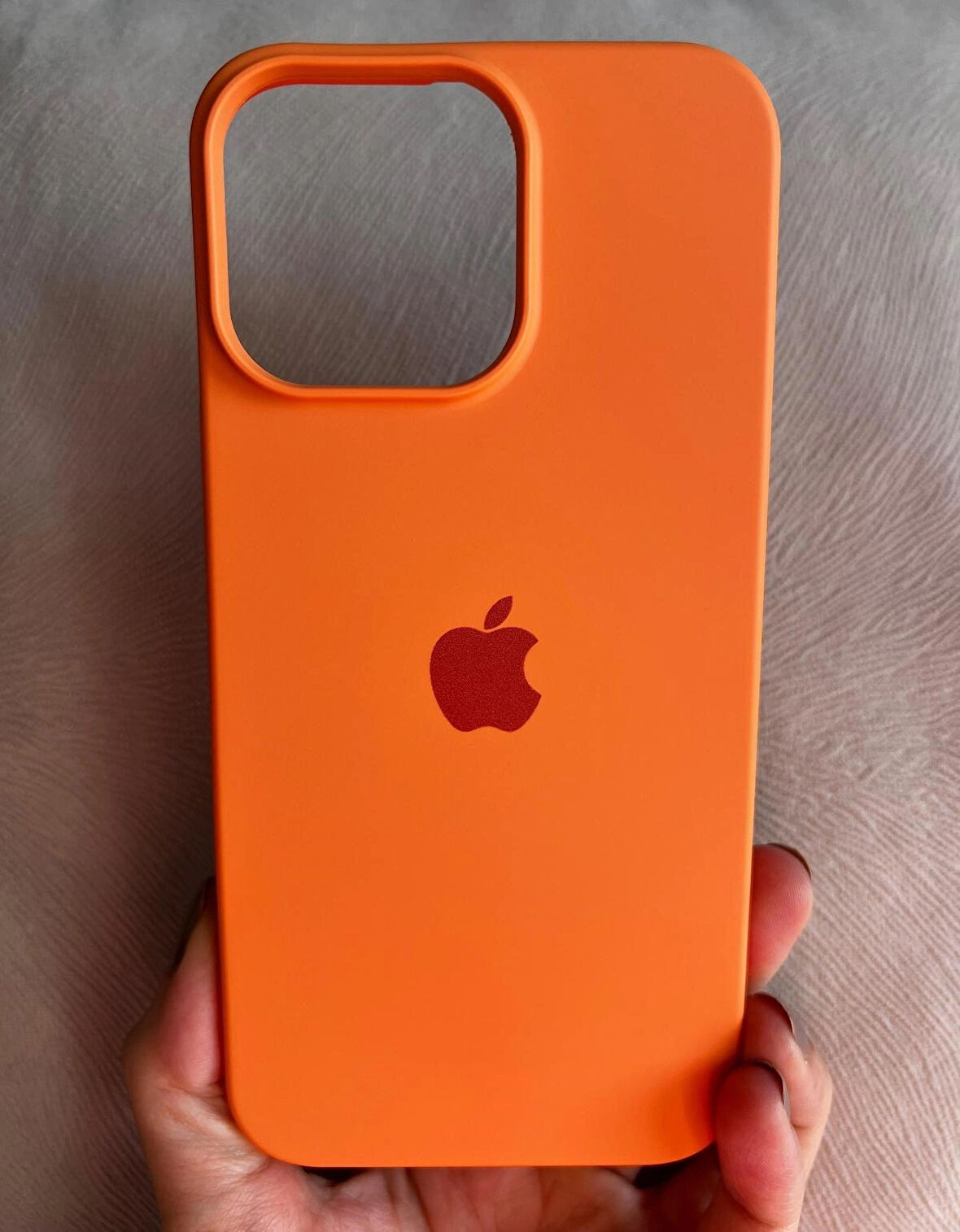 iPhone 16 PRO İçi Kadife Logolu Silikon Lansman Kılıf