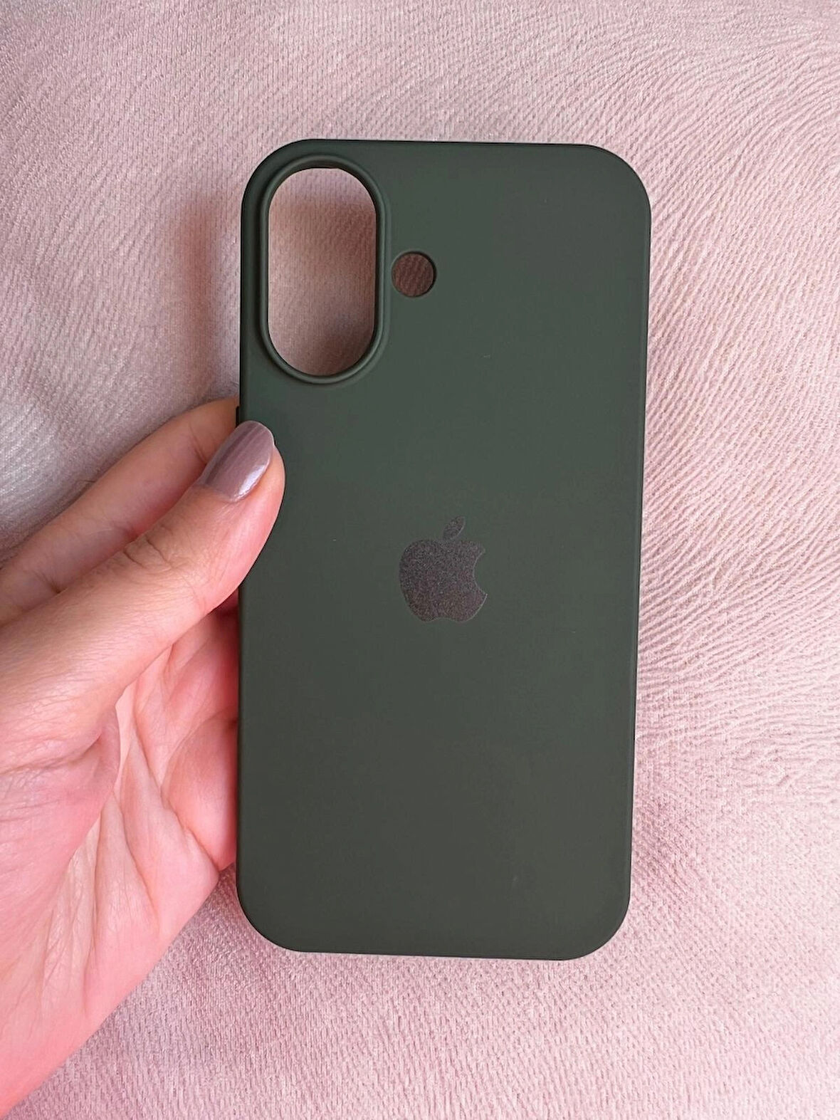 iPhone 16 PLUS İçi Kadife Logolu Silikon Lansman Kılıf