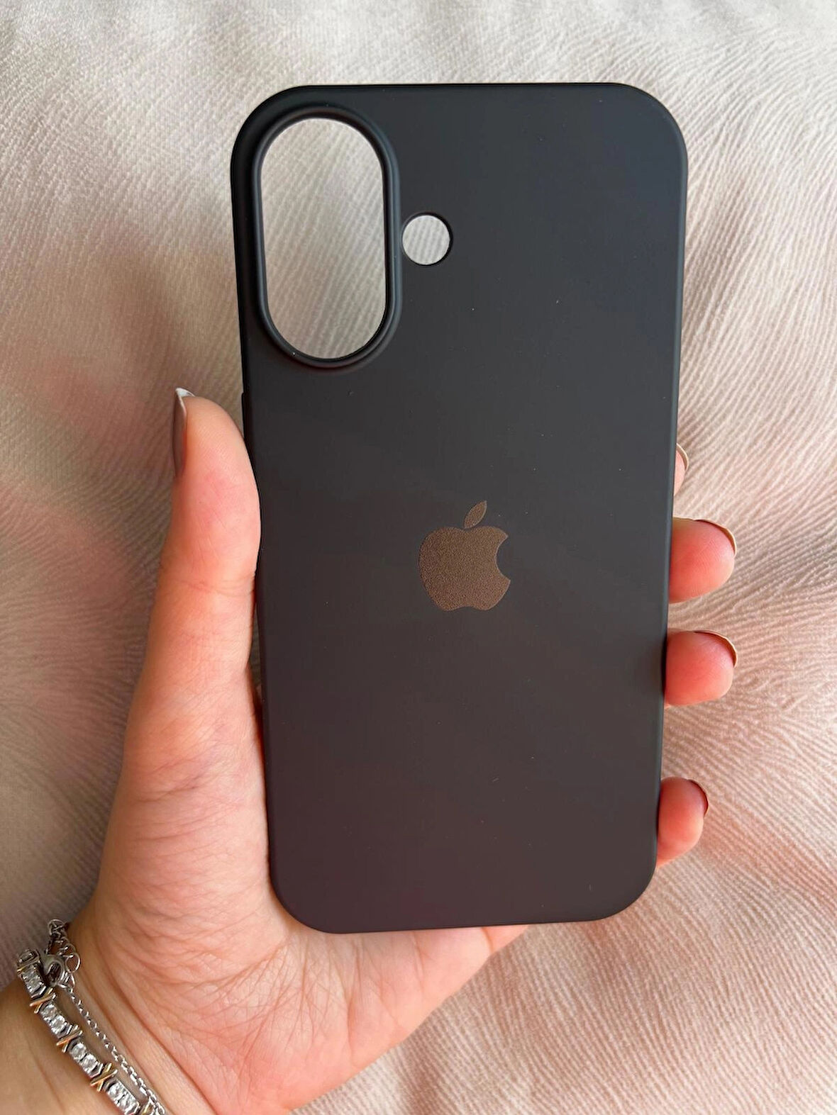 iPhone 16 PLUS İçi Kadife Logolu Silikon Lansman Kılıf