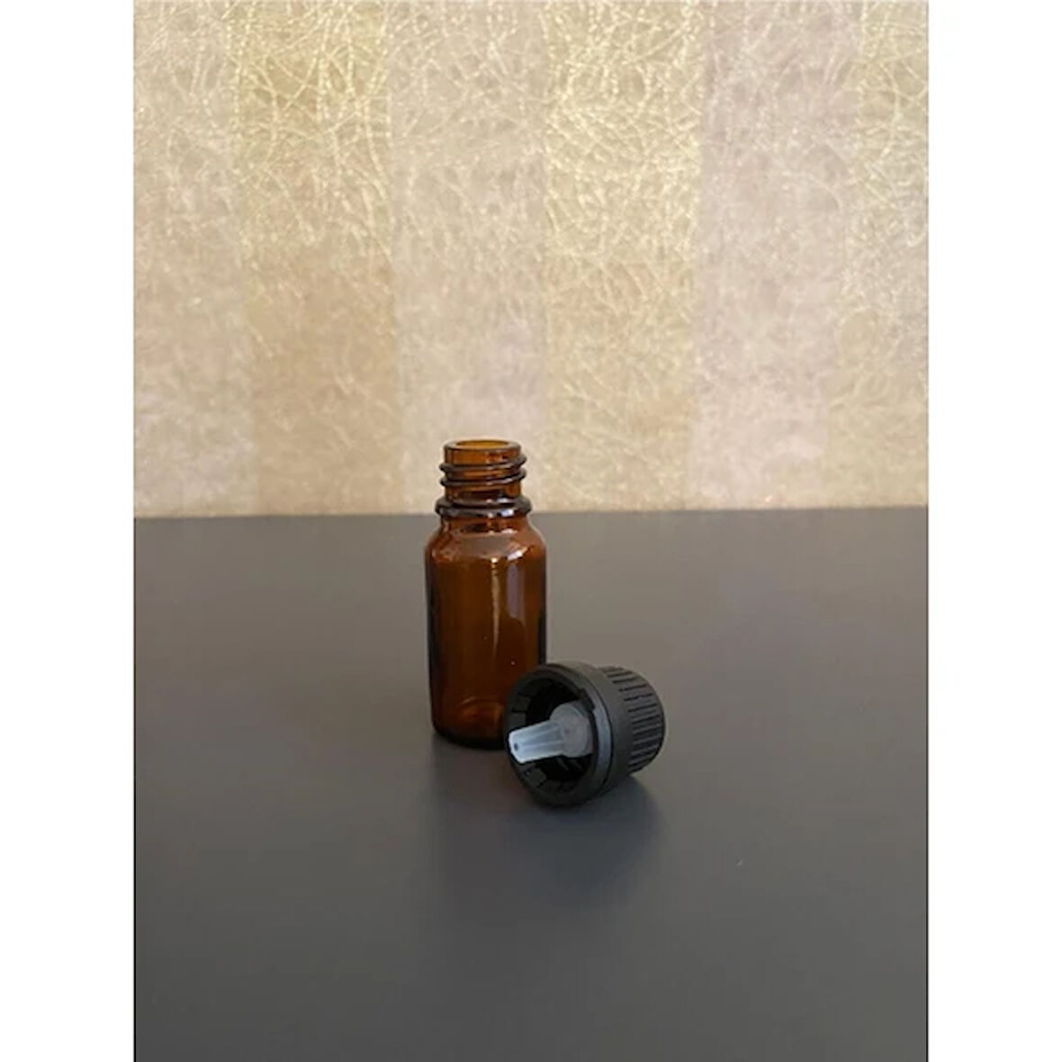 10ml kahvrengi şişe, içten damlalıklı kapak, 24 adet Siyah damlatmalı kapak, Esans şişesi, Boş şişe, Aroma Şişesi