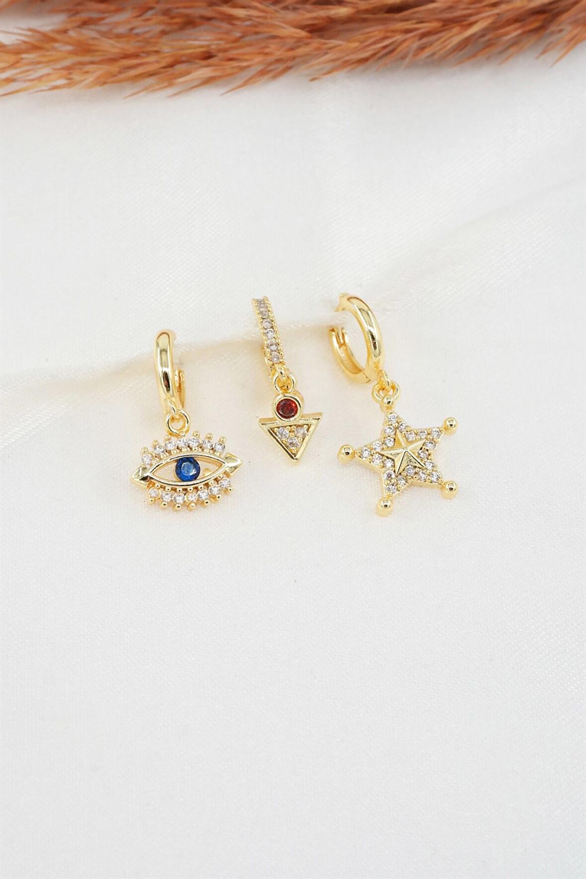  Kadın Zirkon Taşlı Yıldız ve Göz Figürlü ve Amatis Taşlı 3'lü Küpe Seti 