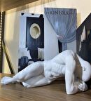 Yatan Adam Heykel Beyaz