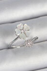 Pirinç Gümüş Renk Beyaz Mineli Çiçek Model Zirkon Taş Detay Kadın Yüzük