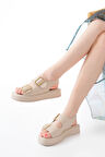 1187 Bej Dolgu Topuk Lastik Baretli  Kadın Sandalet 