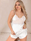 Beyaz Dantel İşlemeli İnce Askılı Saten Şortlu Takım
