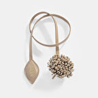 Bej Çiçek Figürlü Monogram Detaylı Deri Charm