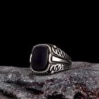 925 AYAR GÜMÜŞ ONİX TAŞLI DESEN MİTFLİ ERKEK YÜZÜK