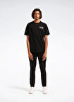 Reebok LC 7037 RI BRAND PROUD GFX SS TEE Siyah Yuvarlak Yaka Regular Fit Baskılı Erkek T-Shirt