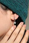 R Harfi Sallantılı 925 Ayar Gümüş Tek Küpe