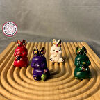 Uretti - Ayşe 7362 - El Yapımı 4'lü Sevimli Tavşan Biblo Seti - Yeşil + Kırmızı + Mor + Beyaz - 3 x 5 cm