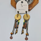 Etnik Zincir Detaylı Sallantılı Küpe – Bohem Rasta Boncuklu, Ahşap ve Metal Karışımı (9 x 2 cm)