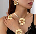 Altın Renk Çiçek Figürlü Takı Seti – Kolye, Küpe, Yüzük ve Bileklik 4'lü Kombin