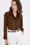 Kadın Slim Fit Dar Kesim Vucüda Oturan Uzun Kollu Gizli Düğme Detaylı Kahverengi Basic Gömlek
