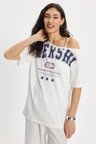 Kadın Oversize Geniş Kesim %100 Pamuk Kayık Yaka Kısa Kollu Baskılı Beyaz Tişört