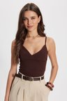 Kadın Slim Fit Dar Kesim V Yaka Askılı Kahverengi Bluz