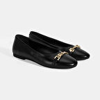 Kadın Siyah Metal Toka Aksesuarlı Deri Babet