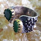 Zümrüt Taşlı Damla Model Gümüş Kadın Otantik Yüzük