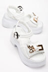 Kadın Dolgu Topuk Sandalet Beyaz Baretli Tavşan Figürlü Tokalı