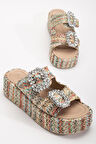 Kadın Dolgu Topuklu Terlik Nude İki Bantlı Kare Taşlı Tokalı Kaplama Taban