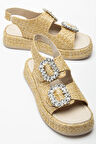 Kadın Dolgu Topuk Sandalet Bej Çift Bantlı Hasır Malzeme Taşlı Tokalı
